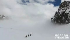 在登北京拔5600米的雀儿山航拍后，她说下一站是